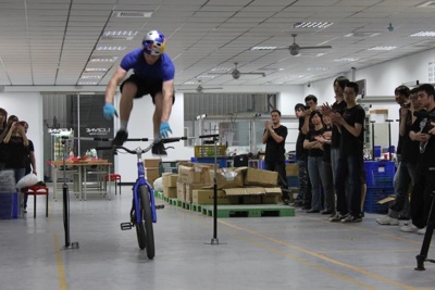 130811 Danny Taiwan-Clip Lezyne-Factory