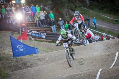 130922 4X-Action_women_by_Michael_Marte