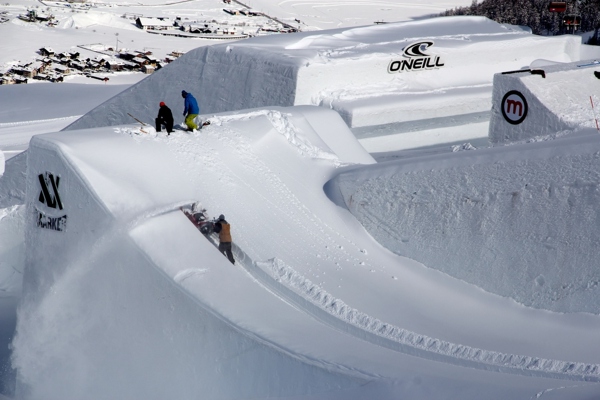 140325 Nine Knights building process3