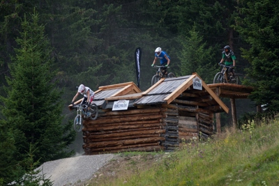 140613 2014-06-10 sfl-festival-ankuender - huette
