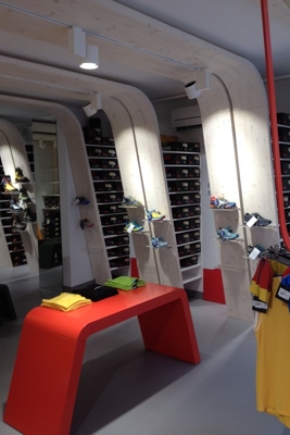 140623 La Sportiva Flagship store 2