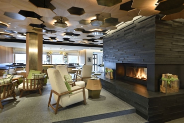 141030 Hotel Goldener Berg Kaminlounge2