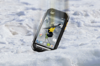 151125 S30 catphone lifestyle snowdrop 816x544px 20151109 RGB 72dpi