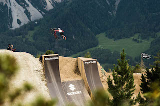 160913 Suzuki Nine Knights MTB 2016 Contest Day Action Adolf Silva by Klaus Polzer distillery LR19