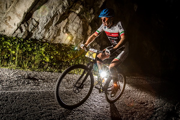 170811 Spannung pur die Alpenhaus Trophy bei Nacht c TVB Paznaun Ischgl