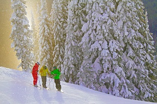 20171109 gruppe skifahrer lichtstrahl credits silver star