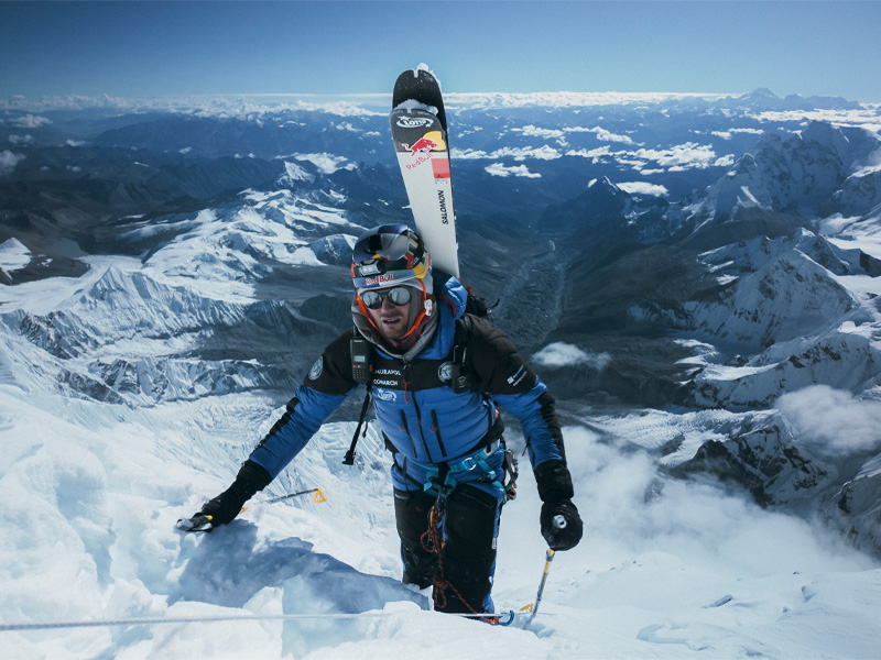 Weltpremiere am Everest: Andrzej Bargiel gelingt Skiabfahrt vom höchsten Berg der Welt