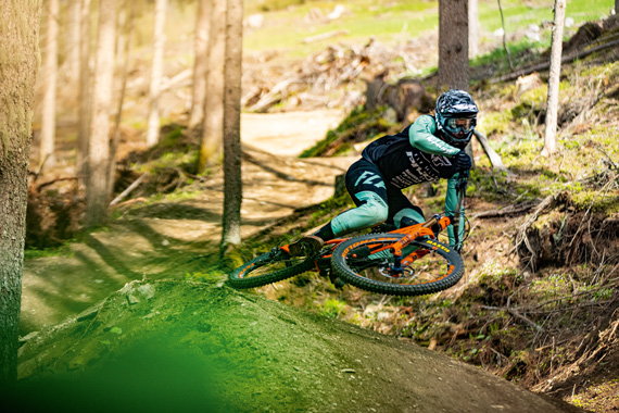 Foto Jens Staudt Matt Walker Pivot Firebird action fullface 3070