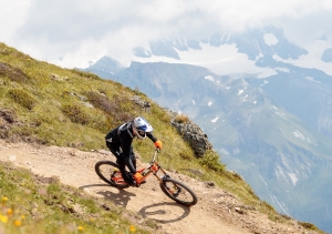Fabio Wibmer bei der "Jungfernfahrt" im Bikepark Großglockner