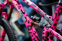 Auffälligste Lackierung? Muc-Off!