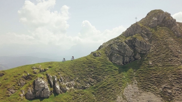 Chapter V - Uphill, Downhill, Freeride, Single Trails und die moun10 Jugendherberge