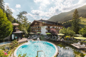 Saalbach deluxe zu gewinnen mit The Resi & SkiLL®!