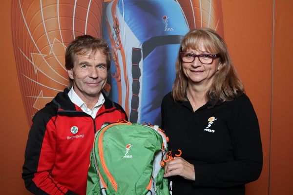 Peter Veider (Bergrettung Tirol) und Sabine Peters (ABS)