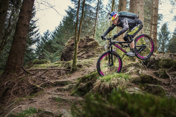 Danny MacAskill fährt in Endura