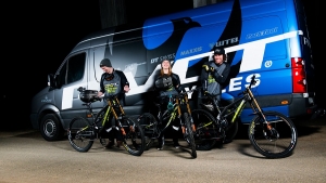 Pivot Cycles stellt europäisches Nachwuchsteam vor