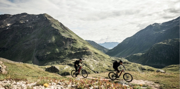 5 Tipps f&uuml;r die Selbsthilfe auf der E-MTB Tour von den Rotwild-Spezialisten