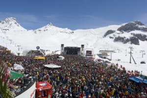 Frühling, Schnee und ein Konzert in 2.300 Meter Höhe: Das gibt es nur in Ischgl. Am Ostermontag rocken Silbermond die Idalp-Bühne. 