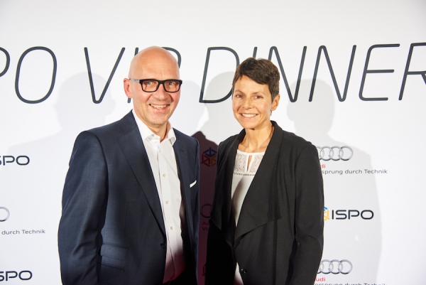 ISPO Pokal-Preistr&auml;gerin Gerlinde Kaltenbrunner mit Messechef Klaus Dittrich. 