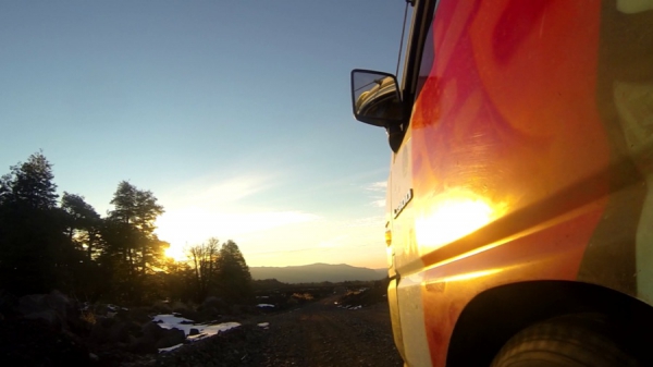 Dem Sonnenuntergang entgegen am Llaima