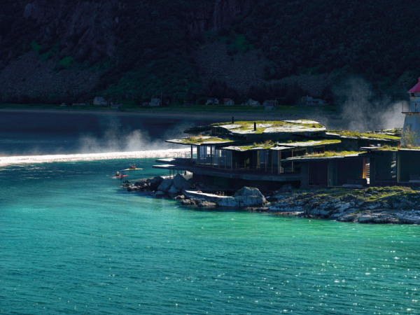 NORRØNA Adventure plant Lodge Eröffnung auf Senja, Norwegen