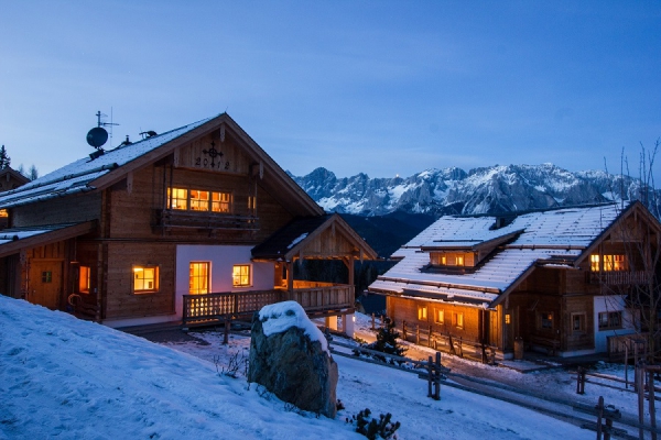 Das Almdorf Reiteralm im Abendlicht